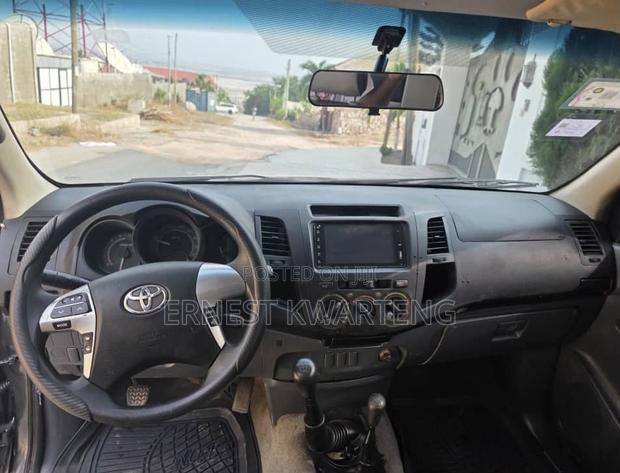 Toyota Hilux 2011 Gray