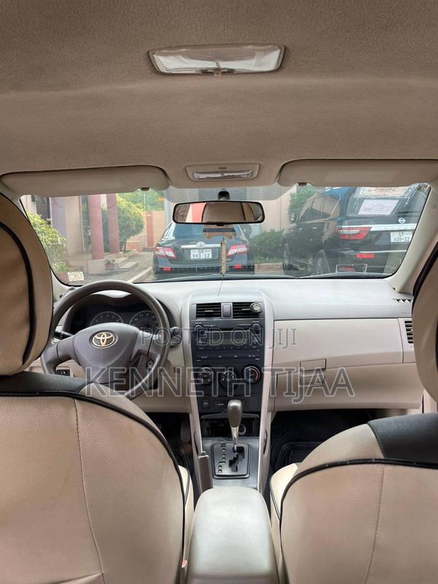 Toyota Corolla XLE 4dr Sedan (1.8L 4cyl 4A) 2010 Gold