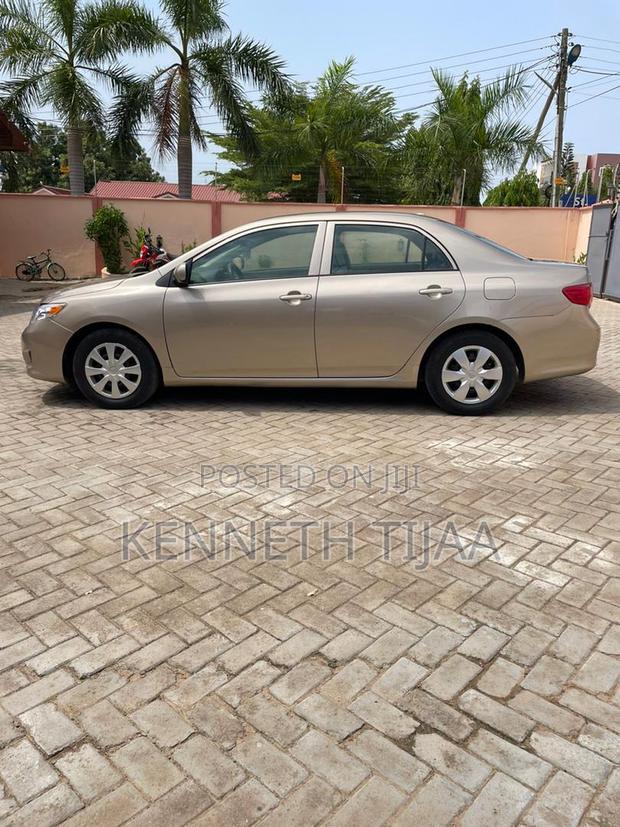 Toyota Corolla XLE 4dr Sedan (1.8L 4cyl 4A) 2010 Gold