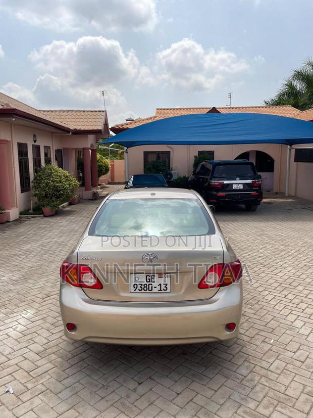 Toyota Corolla XLE 4dr Sedan (1.8L 4cyl 4A) 2010 Gold