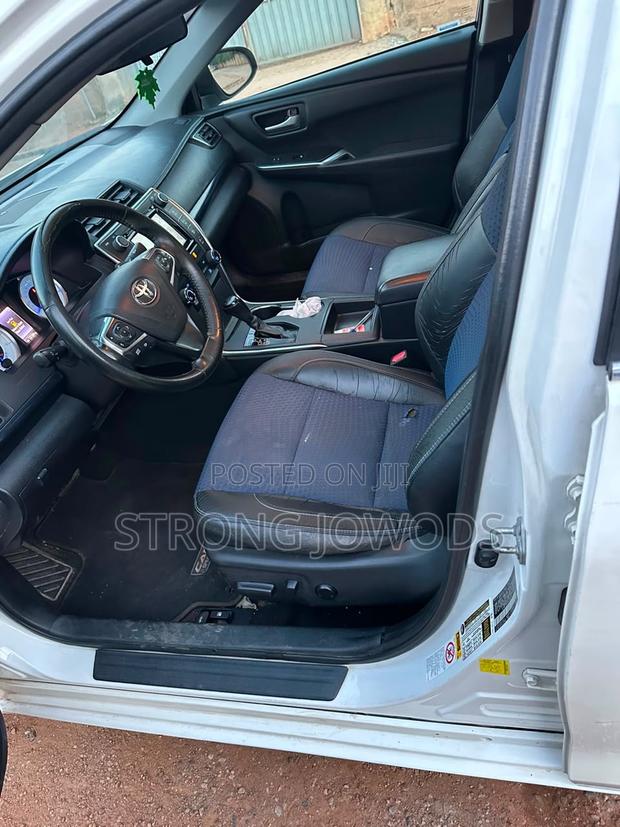 Toyota Camry SE FWD (2.5L 4cyl 8AM) 2018 White