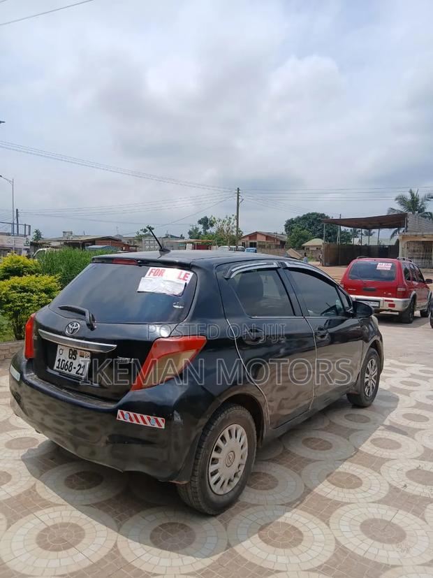 Toyota Vitz 2013 Brown