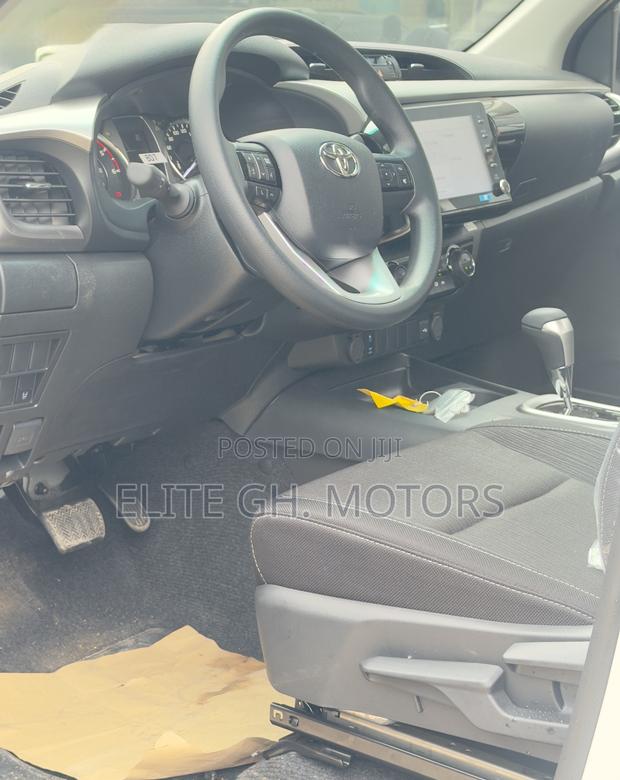 New Toyota Hilux 2025 White