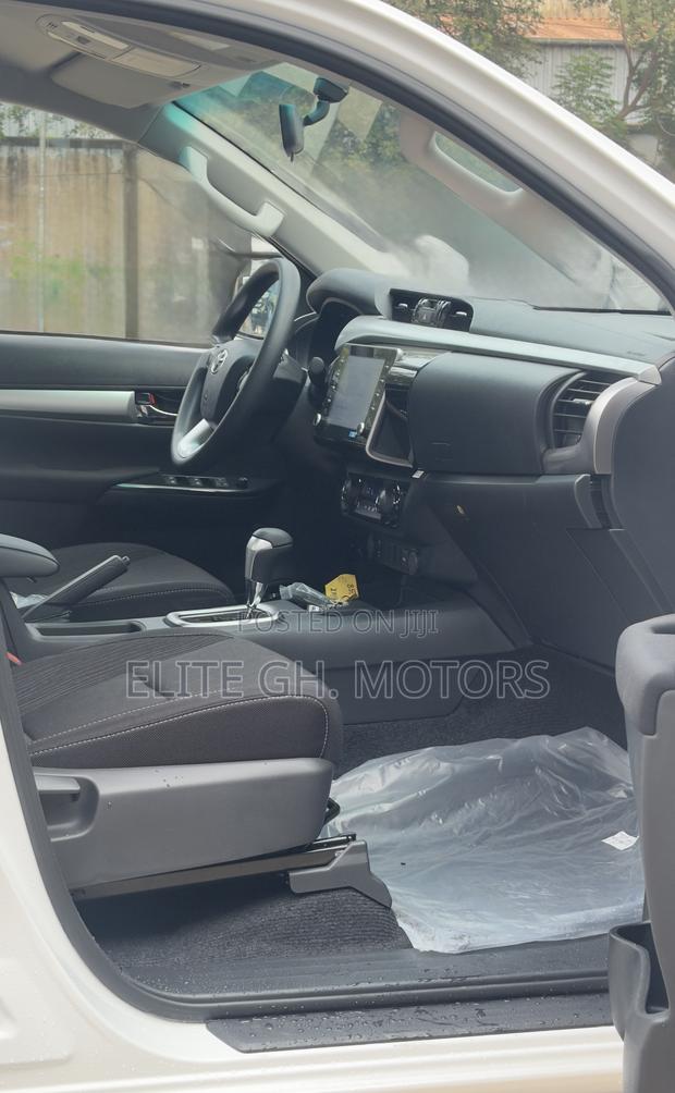 New Toyota Hilux 2025 White