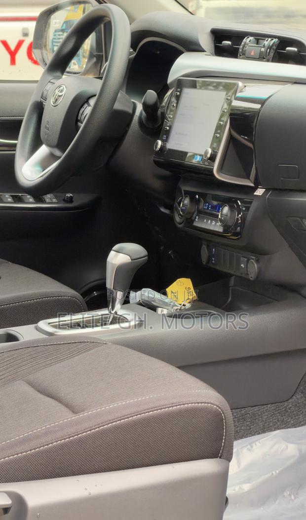 New Toyota Hilux 2025 White