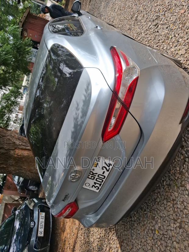 Toyota Camry 2018 Silver