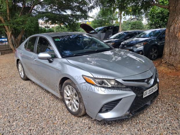 Toyota Camry 2018 Silver