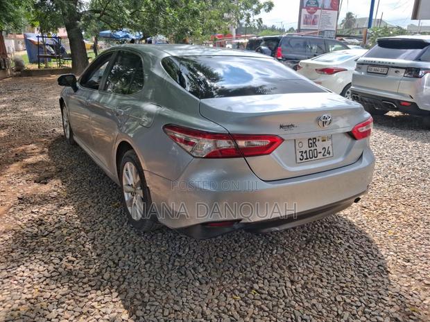 Toyota Camry 2018 Silver