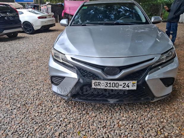 Toyota Camry 2018 Silver