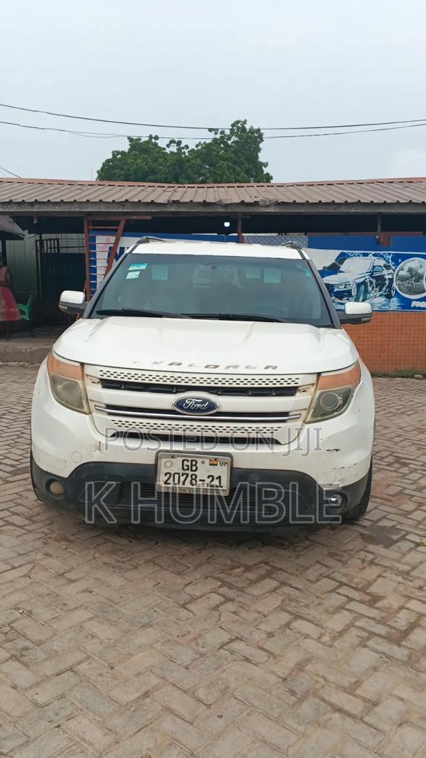 Ford Explorer 2012 Off white