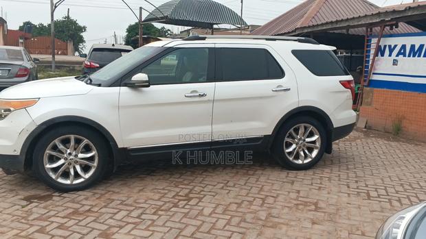 Ford Explorer 2012 Off white