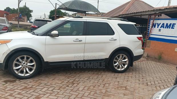 Ford Explorer 2012 Off white