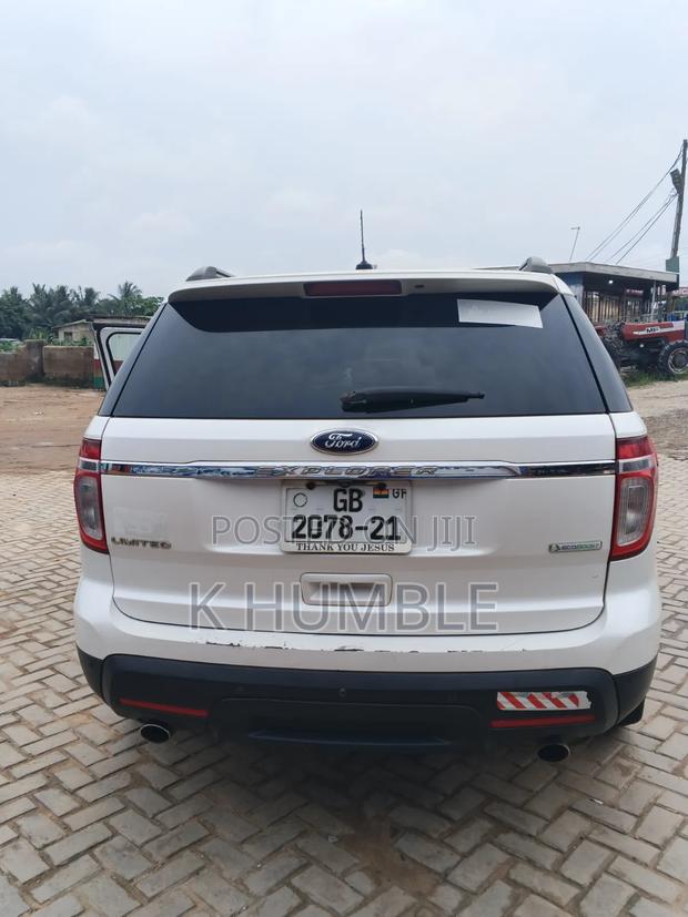 Ford Explorer 2012 Off white