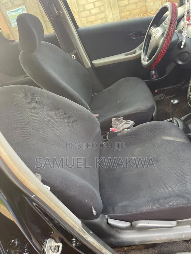 Toyota Vitz 2010 Black
