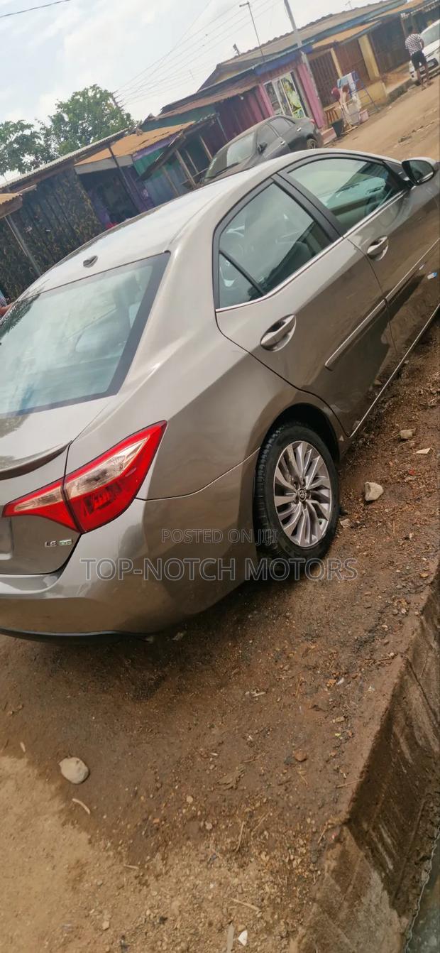 Toyota Corolla LE ECO 4dr Sedan (1.8L 4cyl CVT) 2017 Gray