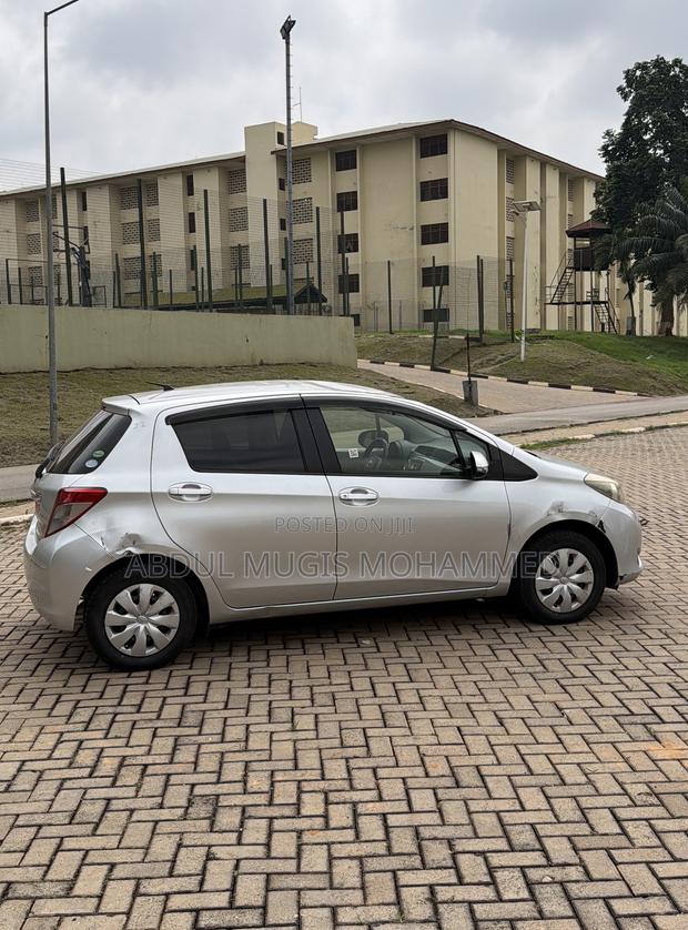 Toyota Vitz 1.3 FWD 5dr 2011 Silver