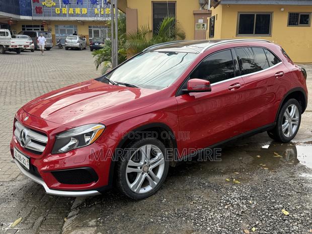 Mercedes-Benz GLA 250 2016 Red
