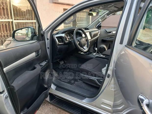 New Toyota Hilux 2025 Silver