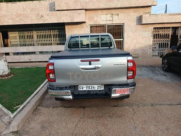 New Toyota Hilux 2025 Silver