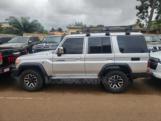 Toyota Land Cruiser 2018 Silver