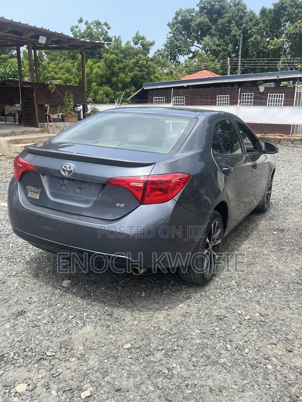 Toyota Corolla SE 4dr Sedan (1.8L 4cyl CVT) 2017 Gray