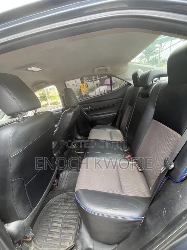 Toyota Corolla SE 4dr Sedan (1.8L 4cyl CVT) 2017 Gray
