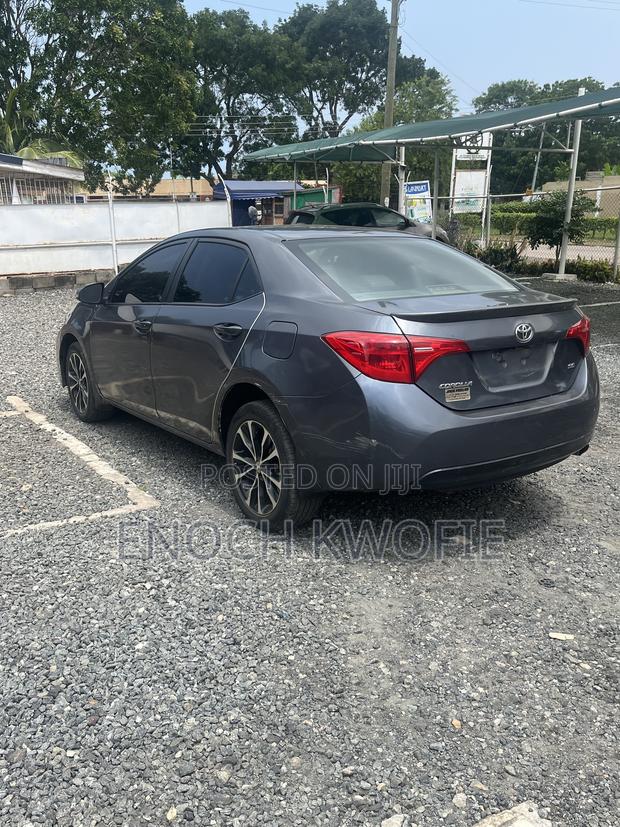 Toyota Corolla SE 4dr Sedan (1.8L 4cyl CVT) 2017 Gray
