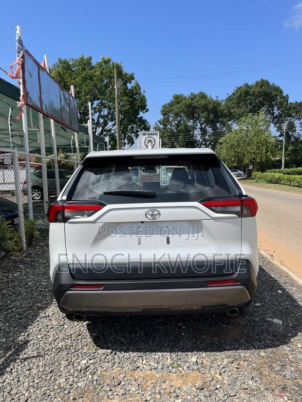Toyota RAV4 2023 White