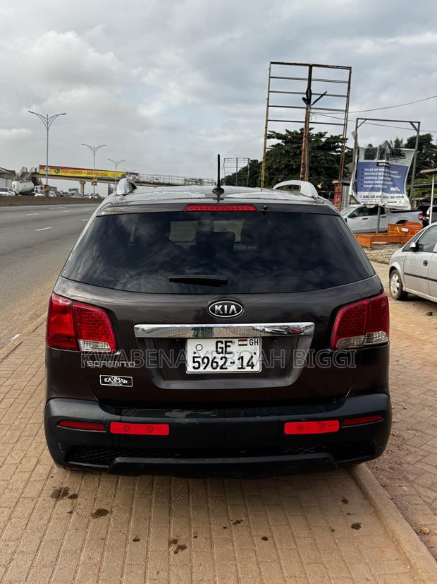 Kia Sorento 2011 Brown