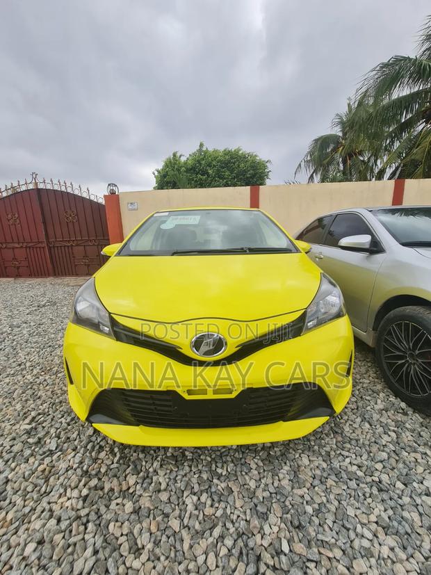 Toyota Vitz 2015 Yellow