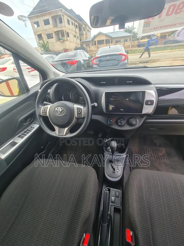 Toyota Vitz 2015 Yellow