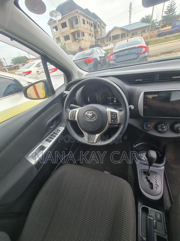 Toyota Vitz 2015 Yellow
