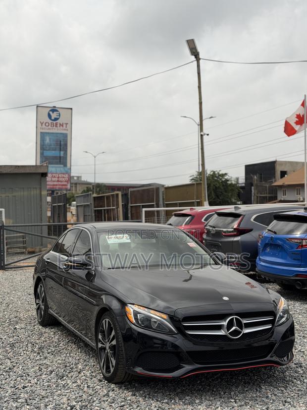 Mercedes-Benz C300 Luxury Sedan RWD (2.0L 4cyl 7A) 2017 Black