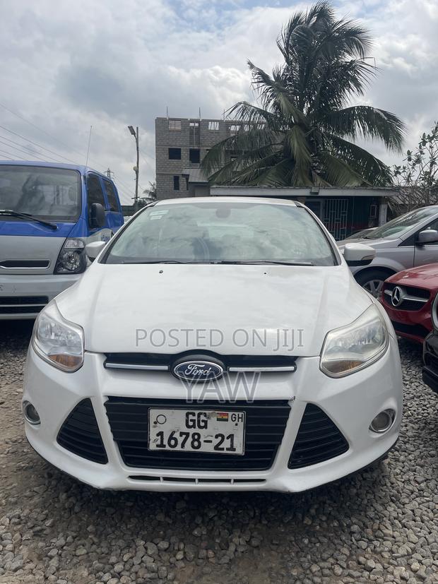 Ford Focus S Sedan FWD (2.0L 4cyl 5M) 2012 White