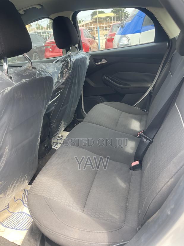 Ford Focus S Sedan FWD (2.0L 4cyl 5M) 2012 White