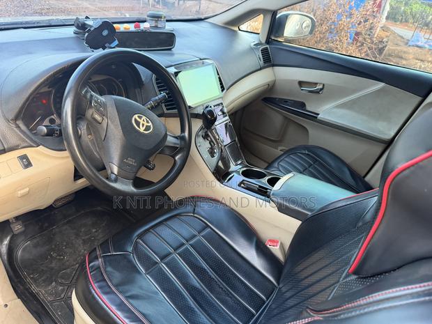Toyota Venza Limited 2011 White