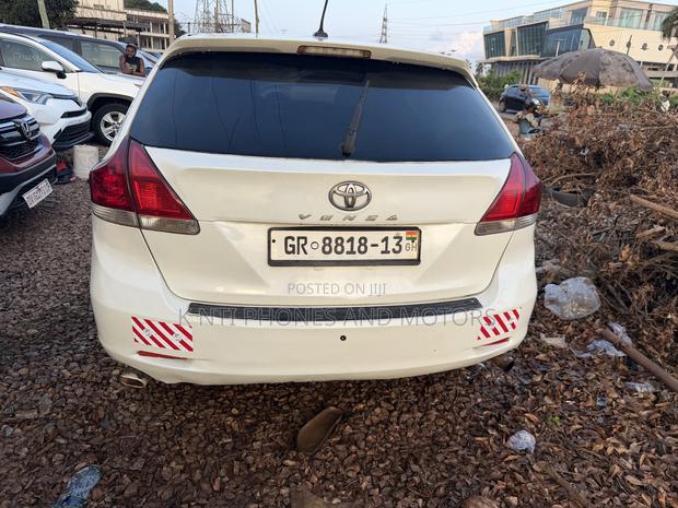 Toyota Venza Limited 2011 White