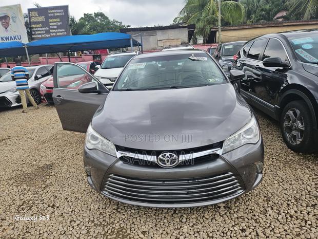 Toyota Camry 2017 Beige