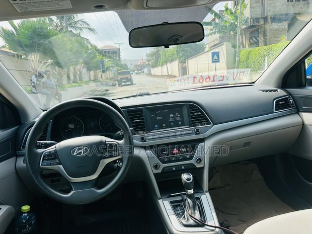Hyundai Elantra SEL 2018 Blue