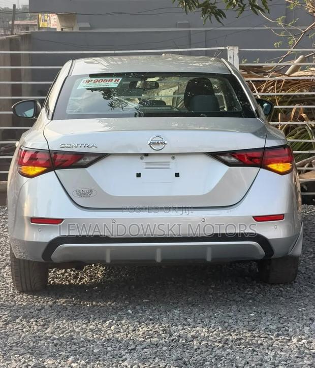 Nissan Sentra 2023 Silver