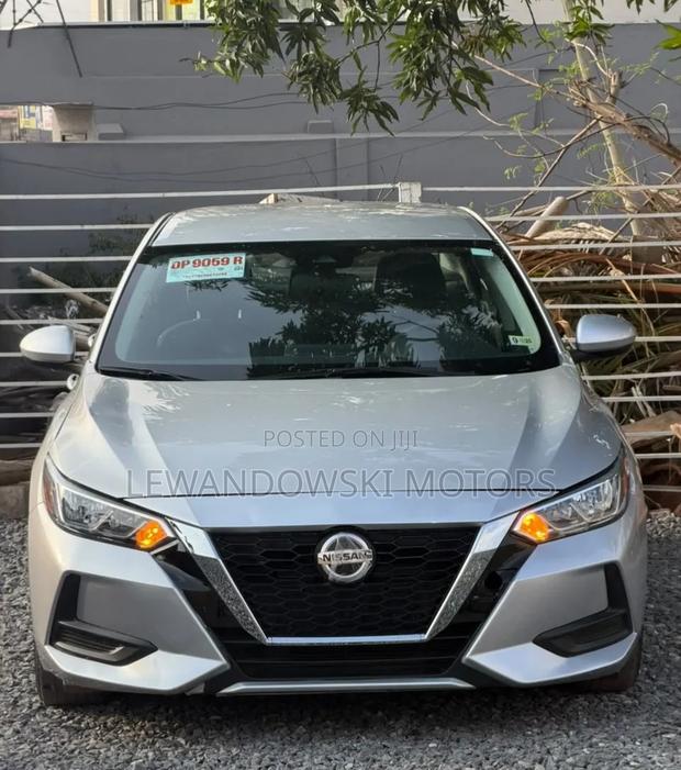 Nissan Sentra 2023 Silver