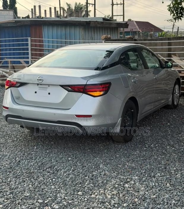 Nissan Sentra 2023 Silver