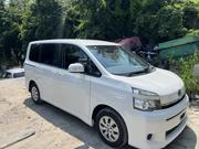 Toyota Voxy V 2WD 8-Seater 2013 White for sale