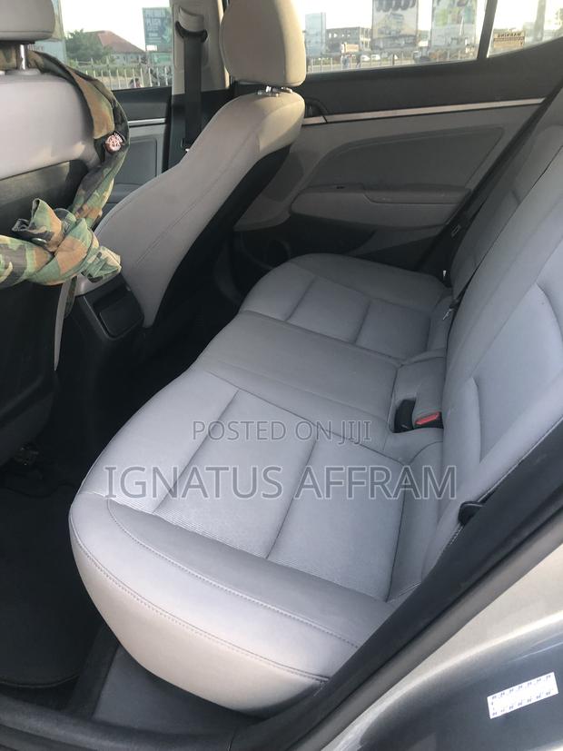 Hyundai Elantra Limited Sedan FWD (2.0L 4cyl 6A) 2017 Gray