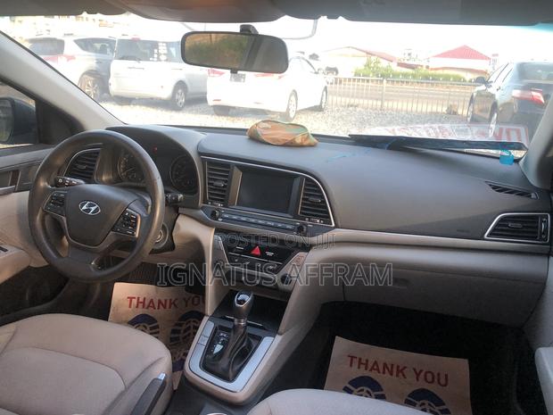 Hyundai Elantra Limited Sedan FWD (2.0L 4cyl 6A) 2017 Gray