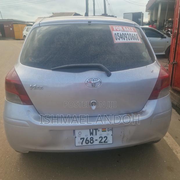 Toyota Vitz 2010 Silver