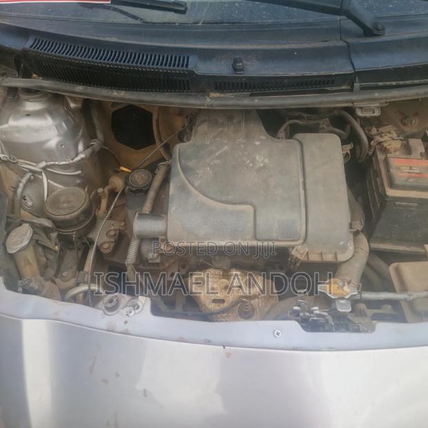 Toyota Vitz 2010 Silver