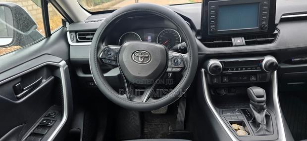 Toyota RAV4 LE AWD 2019 Silver