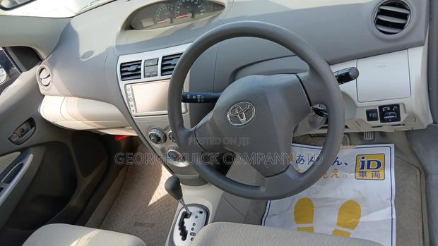 Toyota Belta 2010 Silver