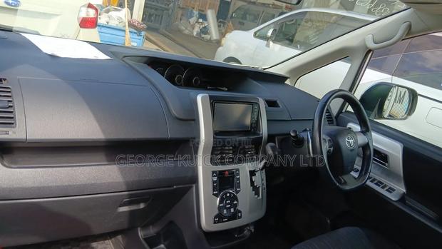 Toyota Voxy 2011 White